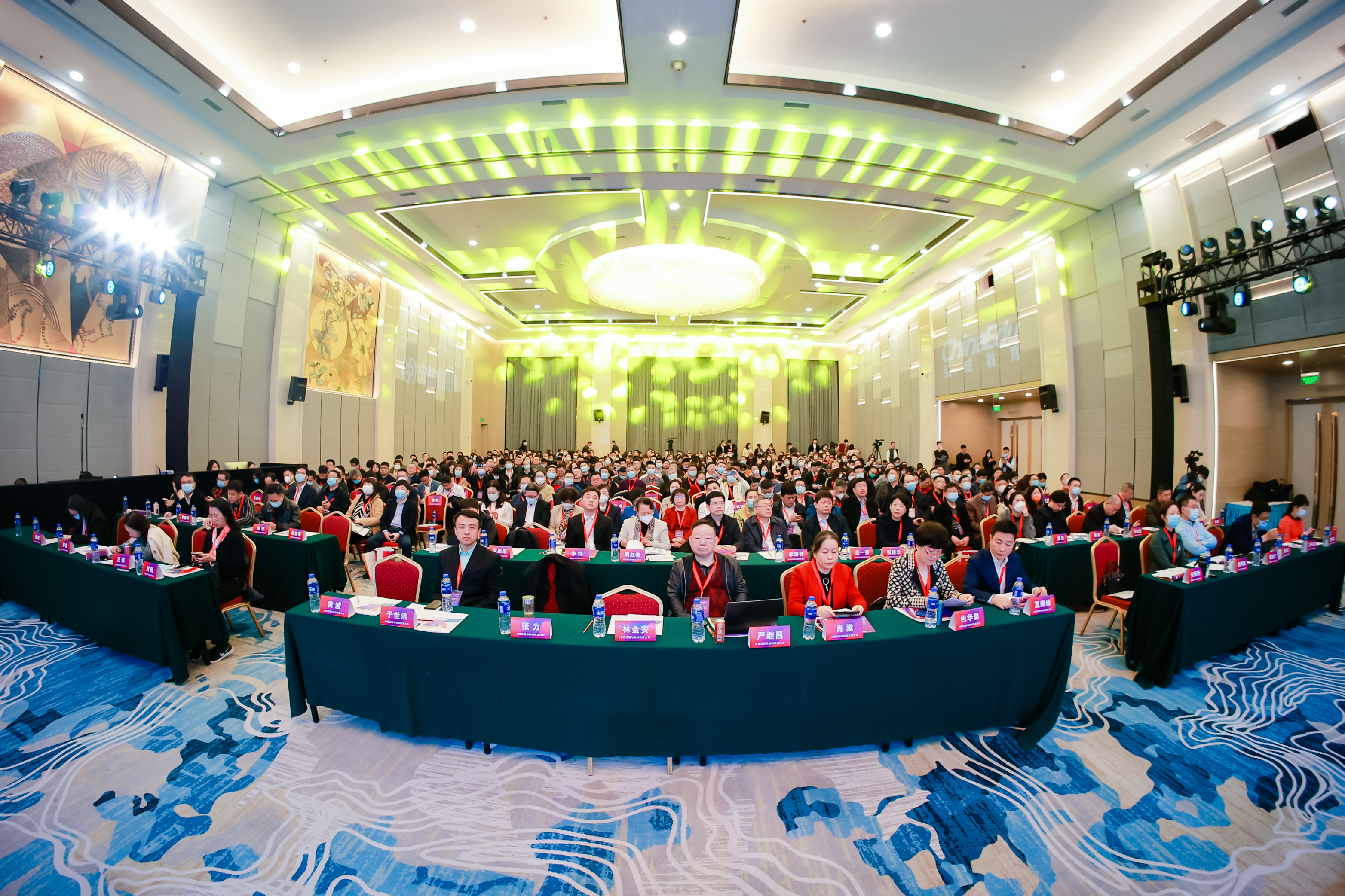 我校参加中国远程与继续教育大会,携两项国字荣誉满载而归(图1) 我校参加中国远程与继续教育大会,携两项国字荣誉满载而归(图1)