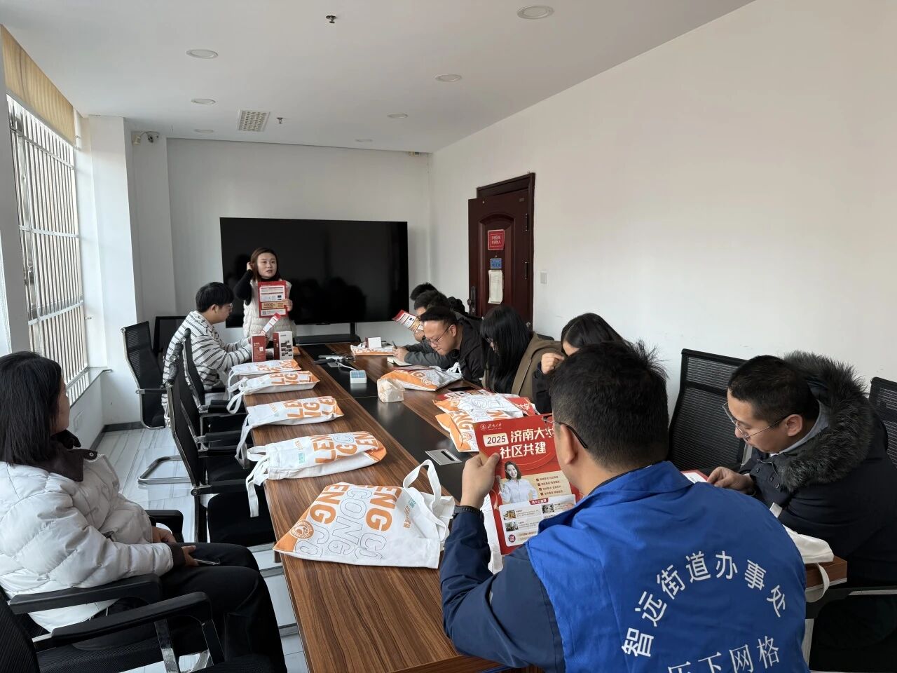 2ed48b9fbca2c2737a5494896c1e7334.jpg 知识进社区,温暖入人心——济南大学社区学院“社区共建”活动持续开展(图3)