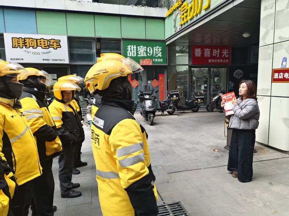 44e6d69d94bfc82b68d902c9fe3b0f73.jpg 知识进社区,温暖入人心——济南大学社区学院“社区共建”活动持续开展(图4)