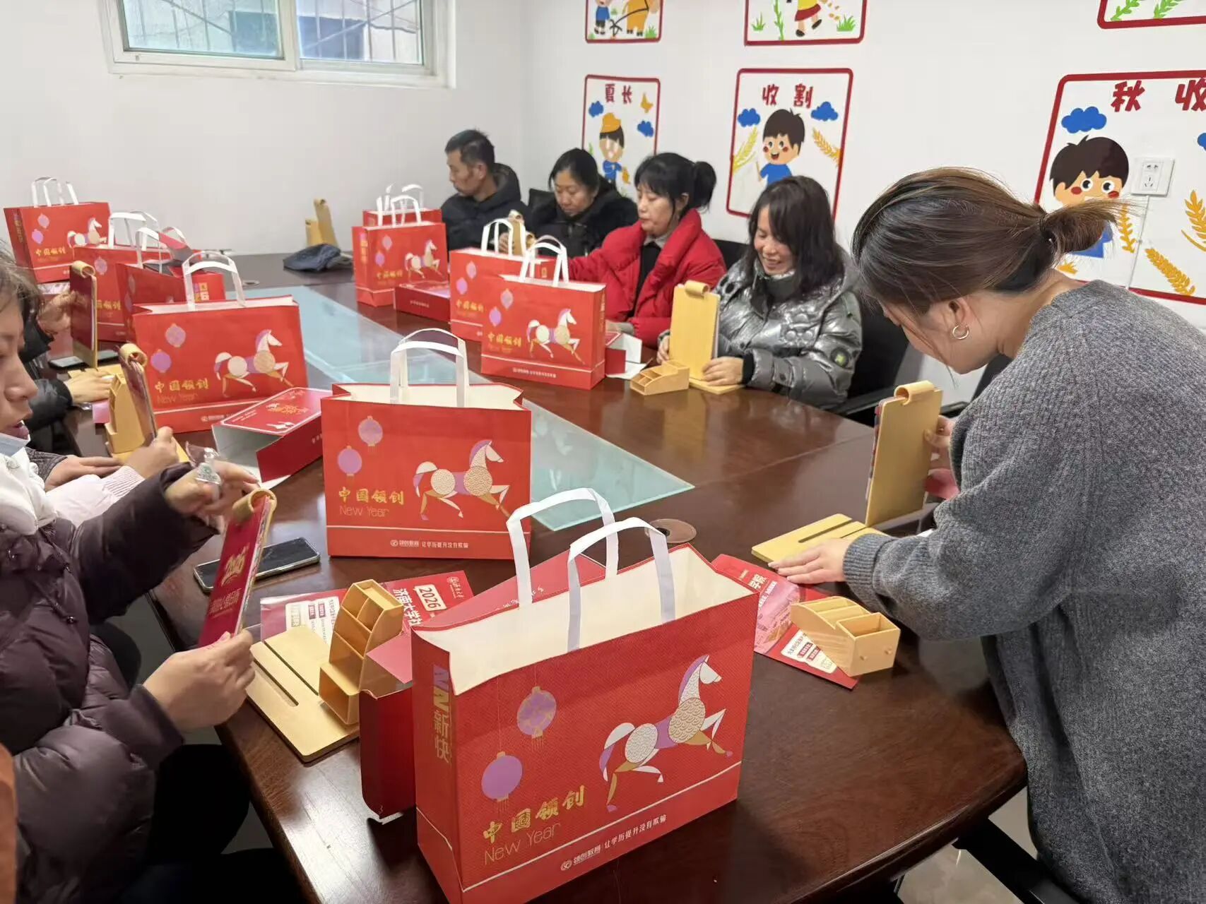 92c43067f85e35550e4f3075a094f536.jpg 知识进社区,温暖入人心——济南大学社区学院“社区共建”活动持续开展(图7)