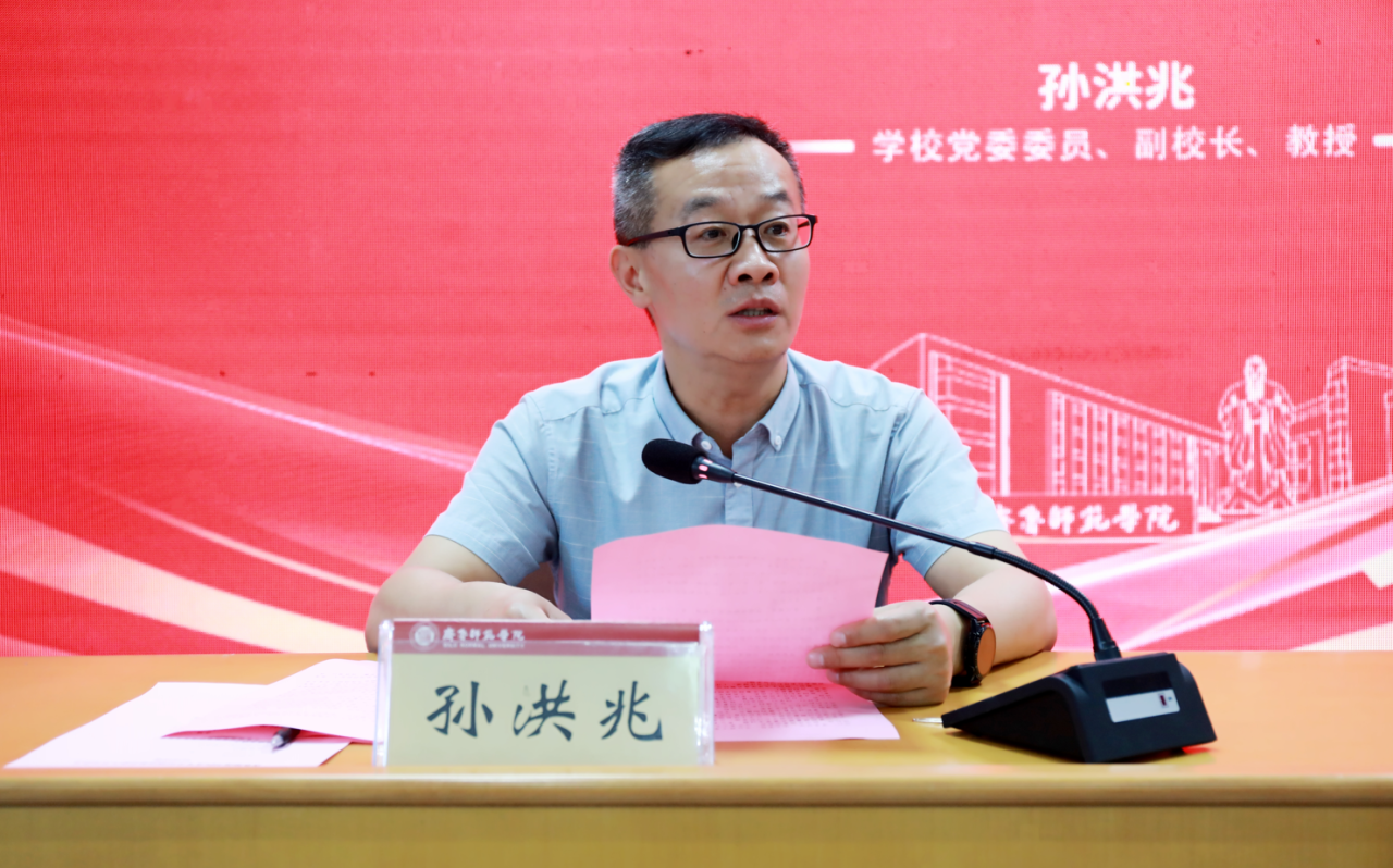 齐鲁师范学院高等学历继续教育2026级新生开学典礼顺利举行,我校师生代表上台发言(图2) 齐鲁师范学院高等学历继续教育2026级新生开学典礼顺利举行,我校师生代表上台发言(图2)