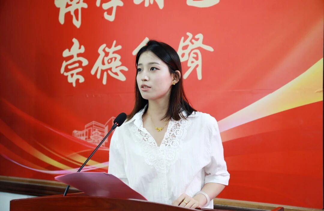 齐鲁师范学院高等学历继续教育2026级新生开学典礼顺利举行,我校师生代表上台发言(图5) 齐鲁师范学院高等学历继续教育2026级新生开学典礼顺利举行,我校师生代表上台发言(图5)